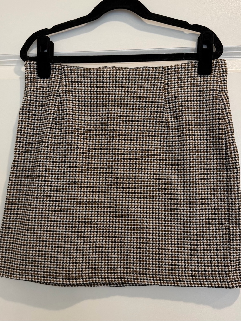 SIZE S | Classic Houndstooth Mini Skirt - Black & Tan